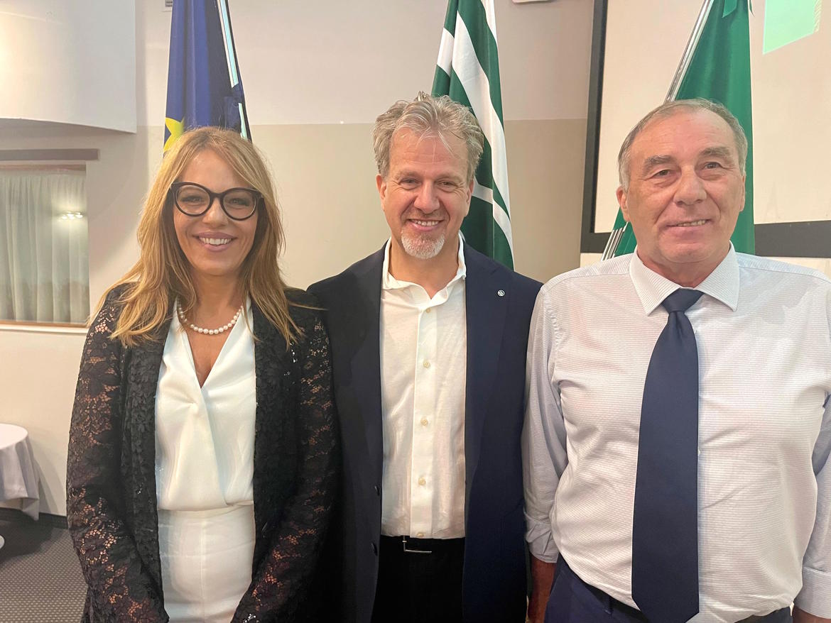 Francesco-Orru-nuovo-Segretario-generale-Cisl-Bl-Tv.-Con-lui-Edoardo-Dorella-e-Roberta-Barbieri.jpg#joomlaImage://local-images/Articoli/Francesco-Orru-nuovo-Segretario-generale-Cisl-Bl-Tv.-Con-lui-Edoardo-Dorella-e-Roberta-Barbieri.jpg